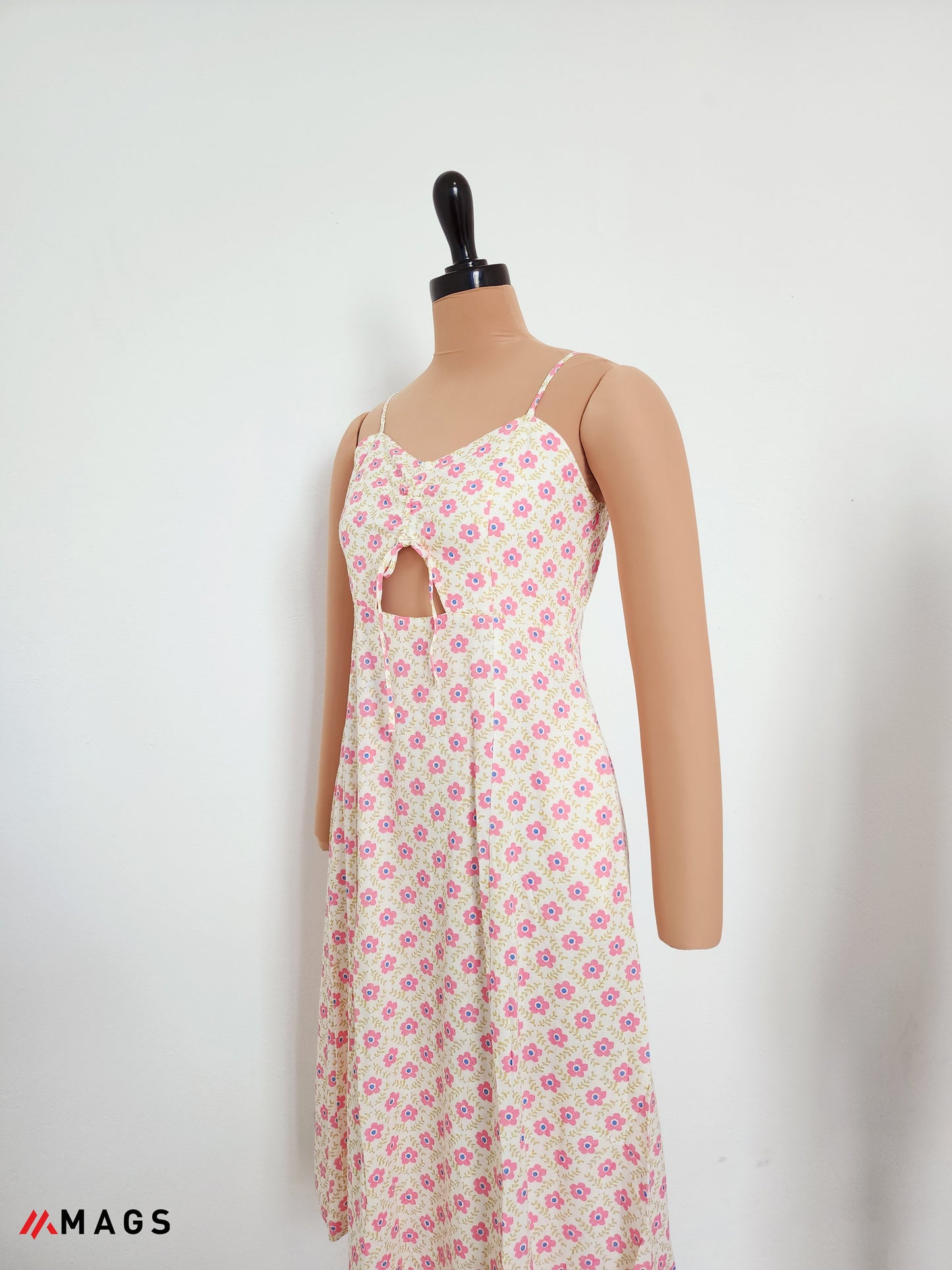 Smoked Blossom Linen Dress -Pink